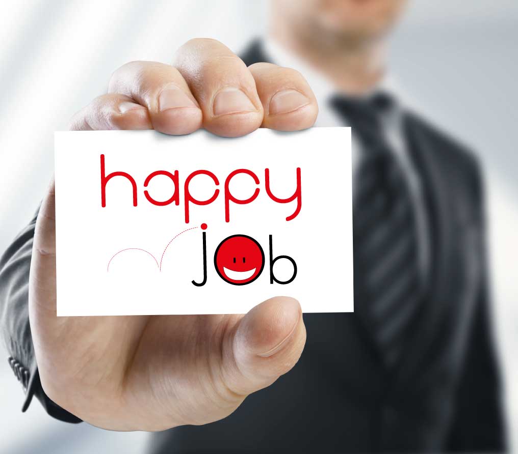 un homme tend une carte de visite avec le logo happy job