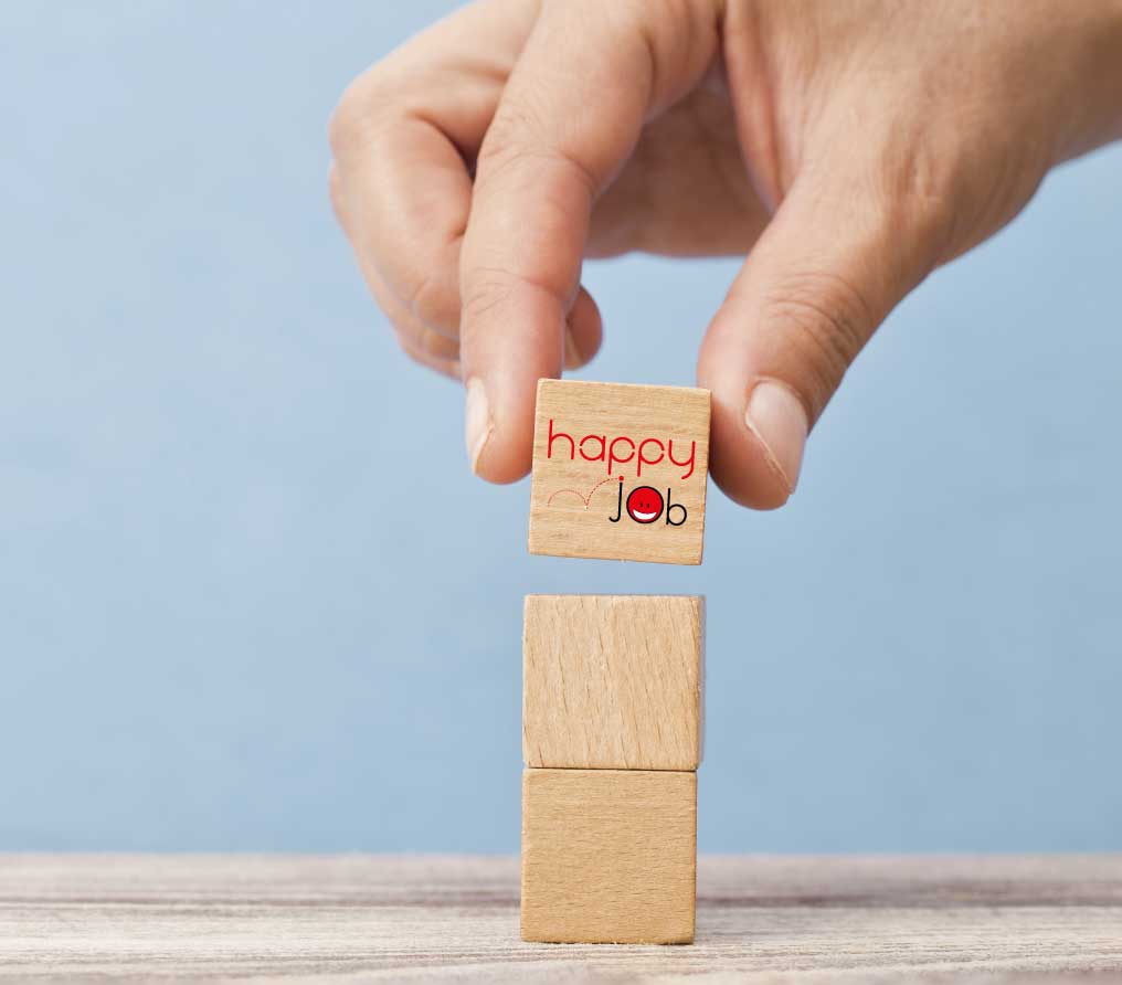 une main choisit l'agence d'interim happy job